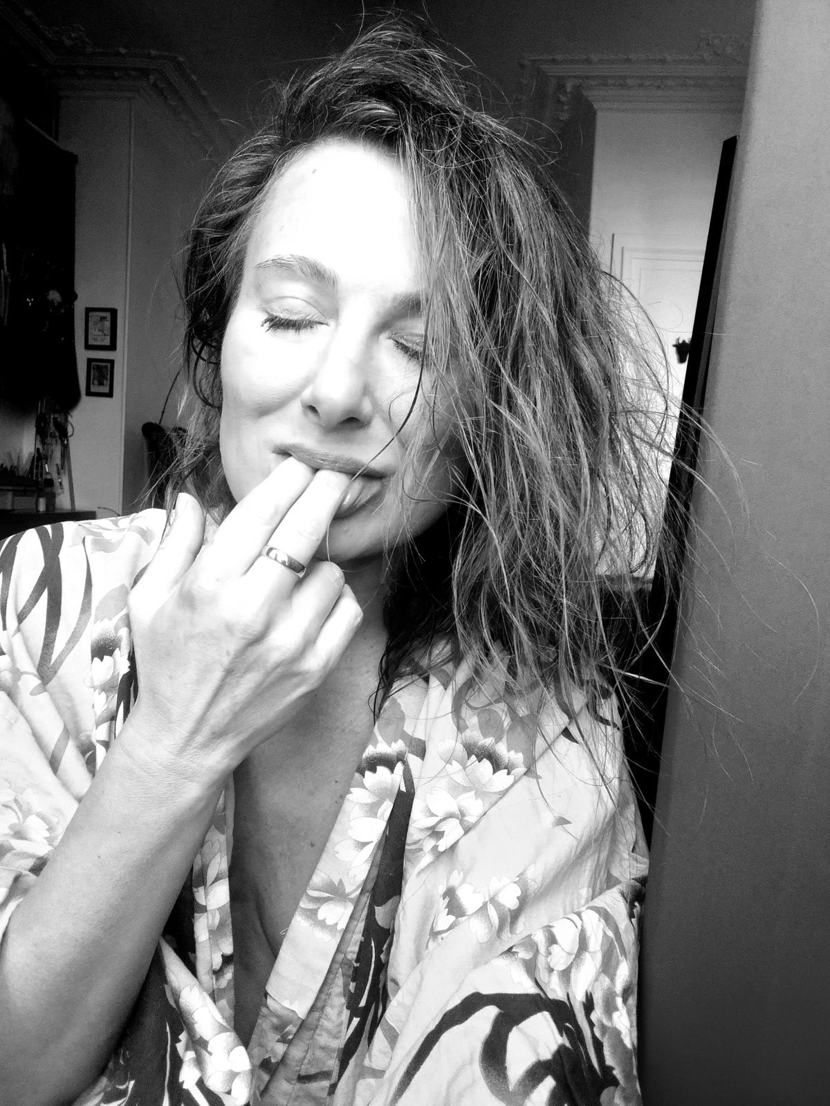 Doigts dans la bouche kimono(1)