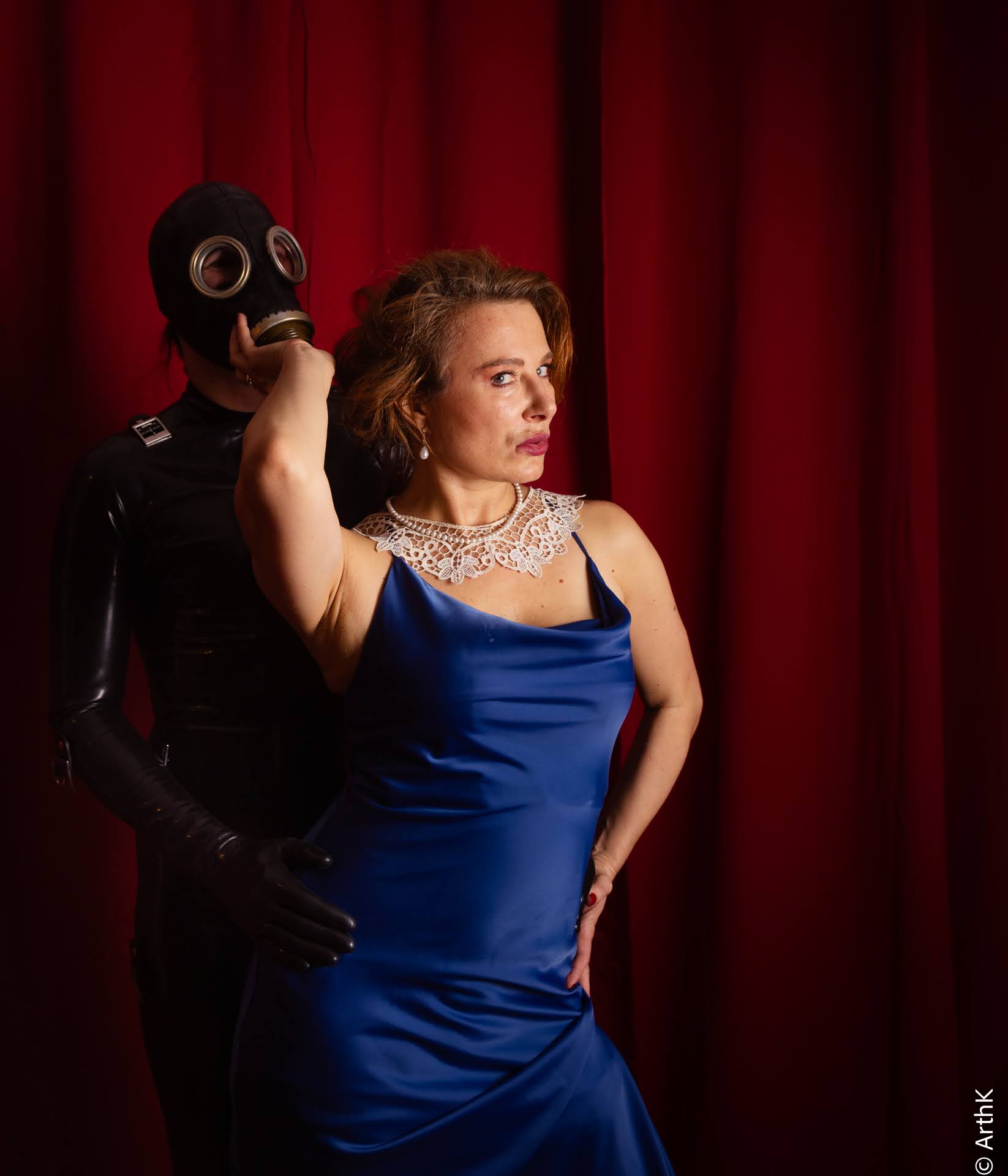 ArthK FF Masque a gaz robe bal5 - La Ferule